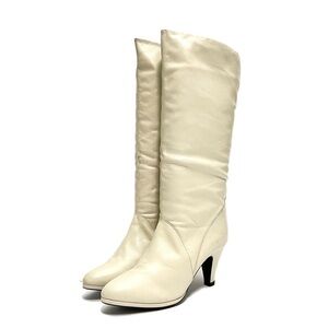Vintage 1980s ivory leather knee high pull on heeled fashion boots